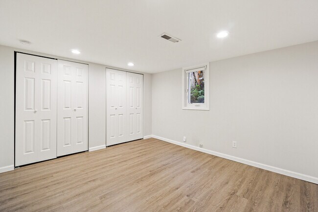 Building Photo - 6558 Seward Park Ave S