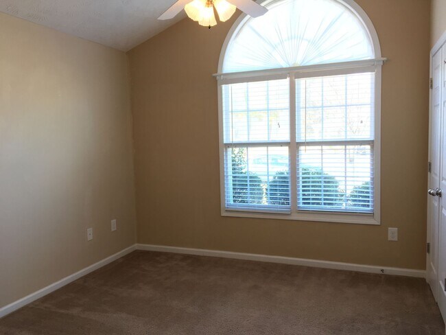Building Photo - 241 Collinwood Dr