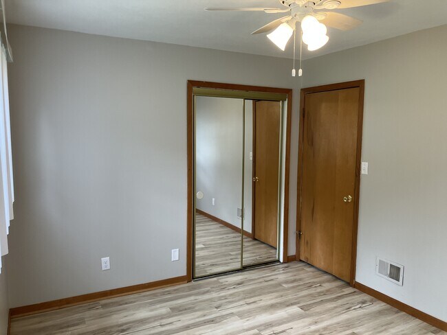 Building Photo - 508 E Buckner St