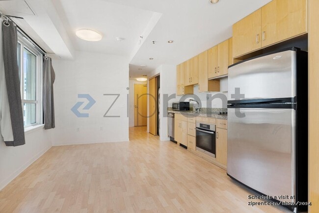 Building Photo - 750 Van Ness Ave