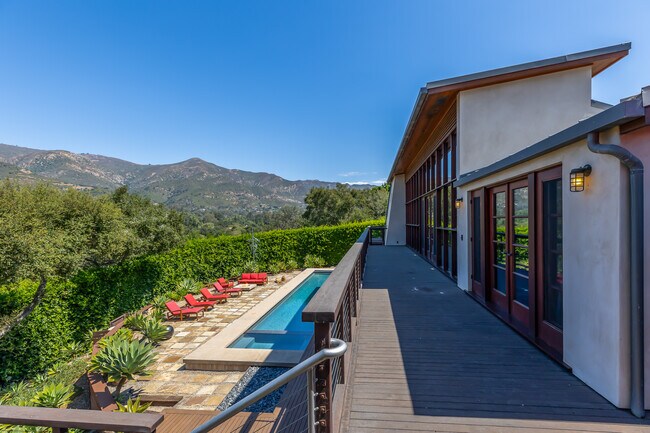 Building Photo - 622 Cowles Rd