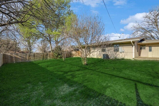 Building Photo - 4313 Bonnie Dr