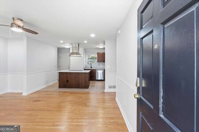 Building Photo - 2815 Carolyn Dr