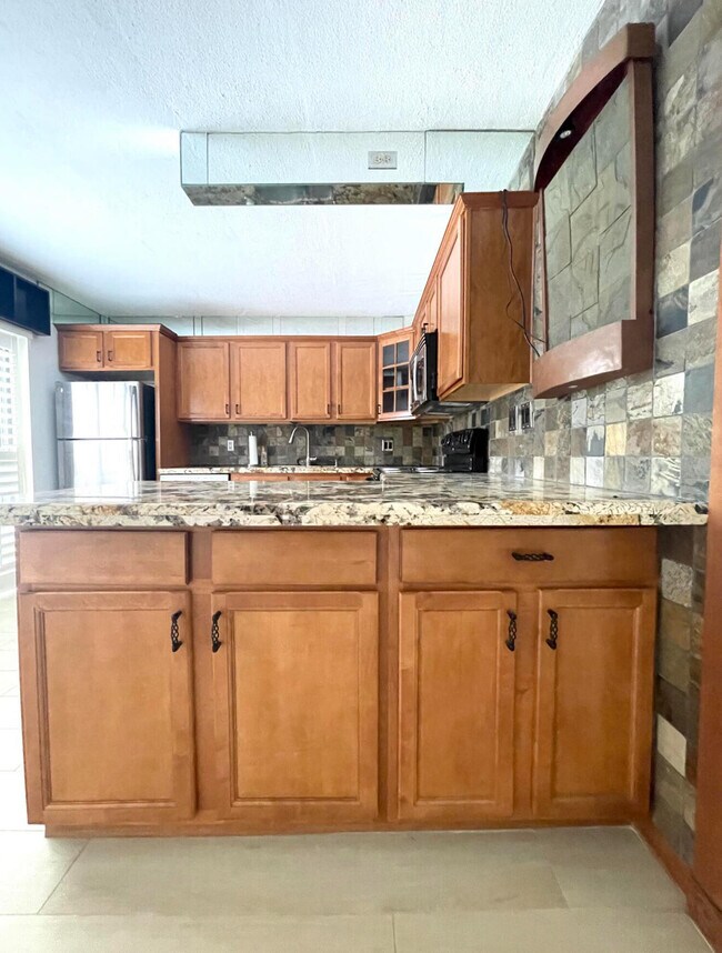 Building Photo - 65 Lake Arbor Dr