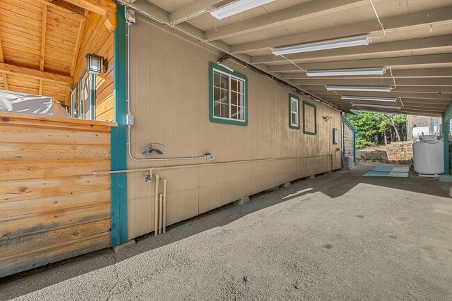 Building Photo - Darling cottage nestled in the woods near ...