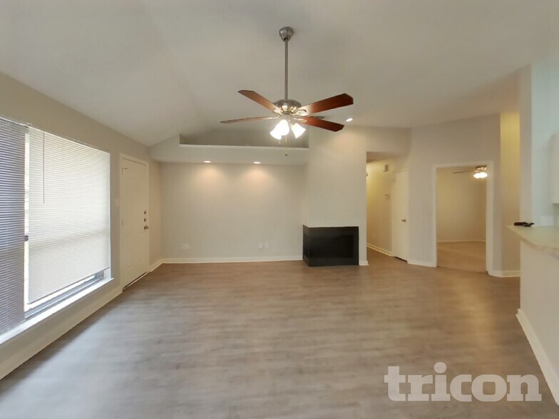 Building Photo - 6912 Rolling Crk Ln