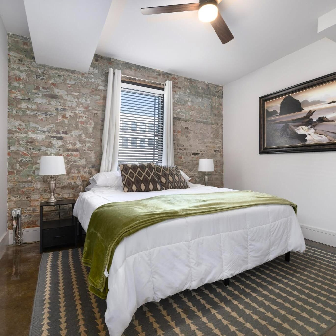 Master bedroom- King bed - 14 Bank St
