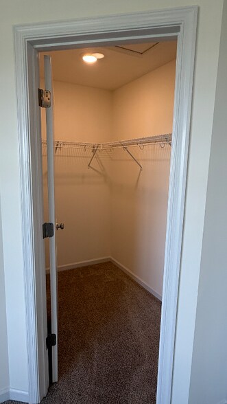 Building Photo - 3605 Fieldstone Dr