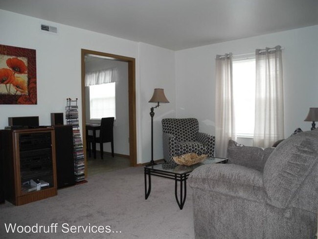 Building Photo - 609 E Campus Dr