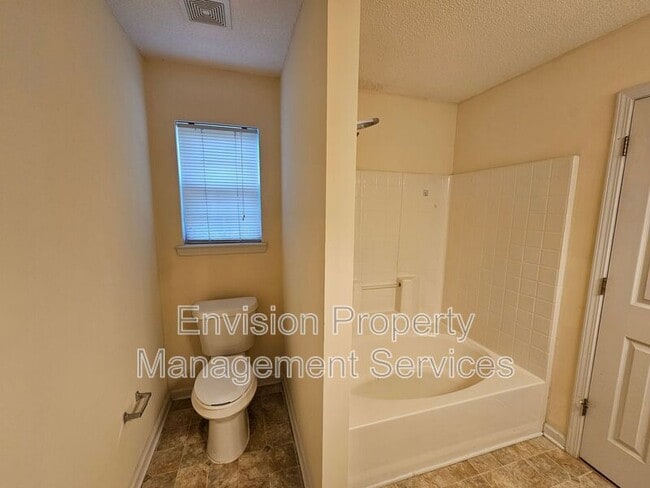 Building Photo - 3989 Meadow Glen Way