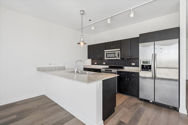 Building Photo - 860 W Blackhawk St