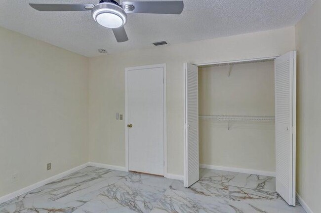 Building Photo - 401 Sabal Ridge Cir