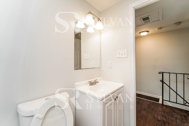 Building Photo - This highly desirable 4 bedroom, 2 bathroom home is ready for your personal touch!