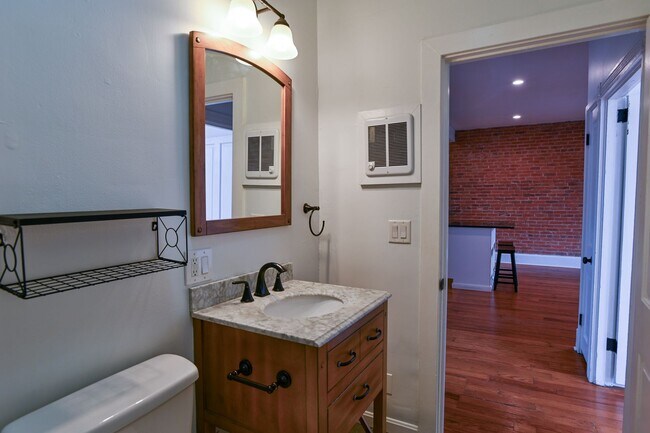 Building Photo - 803 N 2nd St