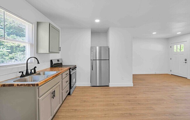 Building Photo - Newly remodeled 4BD 2BA home in Waco