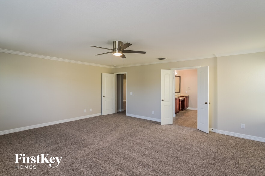 Building Photo - 3120 Half Moon Dr