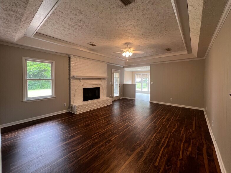 Building Photo - 107 Ledyard Dr