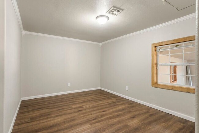 Building Photo - 2514 E Archer St