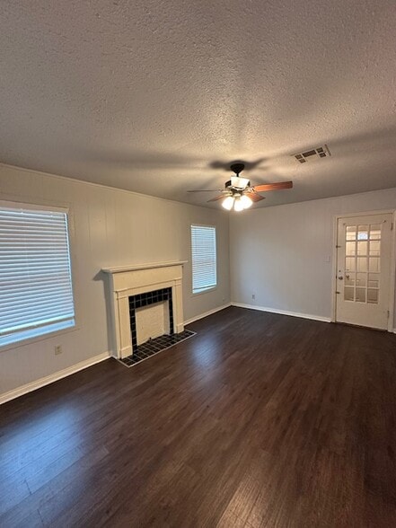 Building Photo - 2132 NE 19th Ave