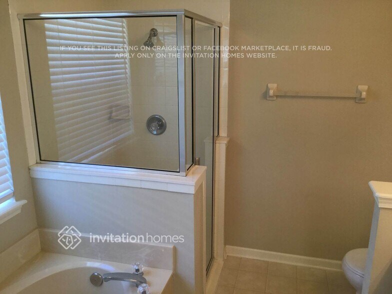 Building Photo - 13610 Canoe Ct