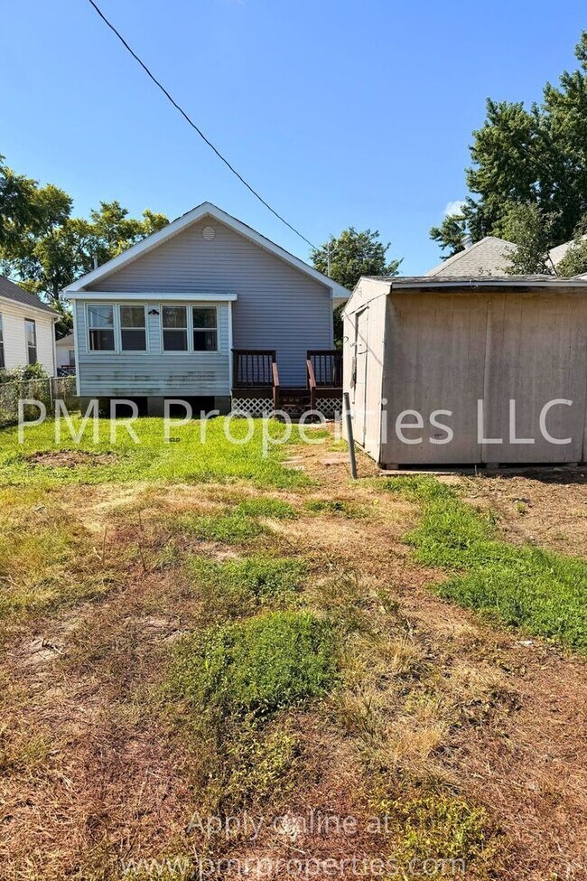 Building Photo - 2Bedrooms / 1 Bathroom House