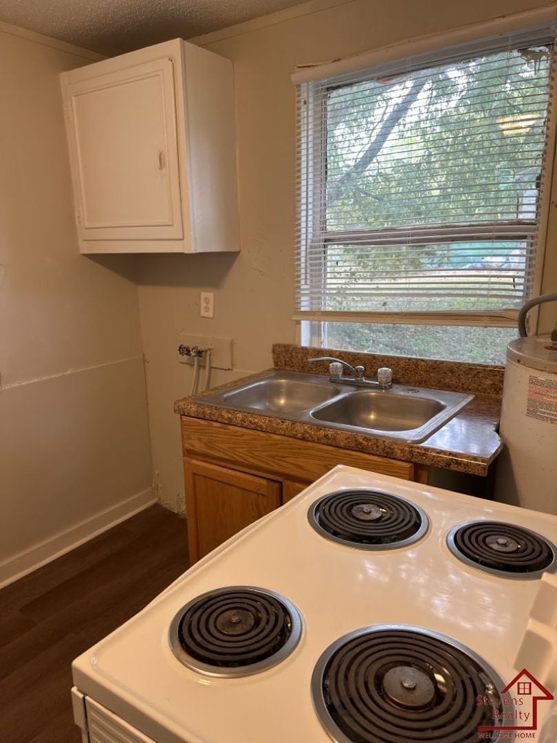 Building Photo - 4020 Kirkland Ave