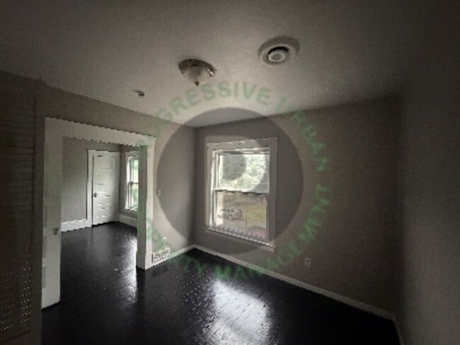 Building Photo - 4012 Woodbridge Ave