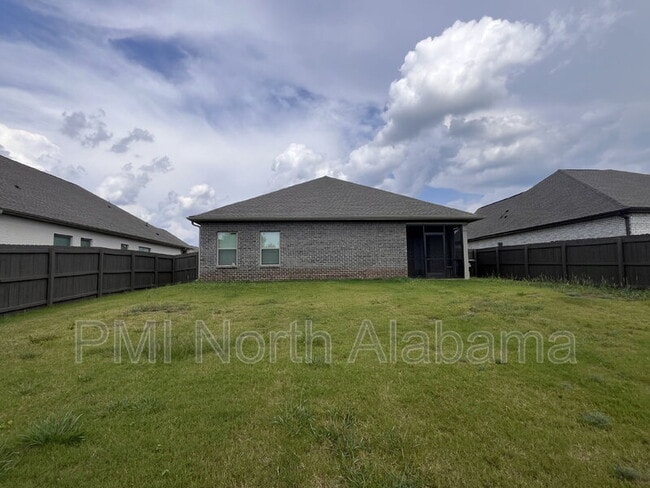 Building Photo - 14741 Greenleaf Dr