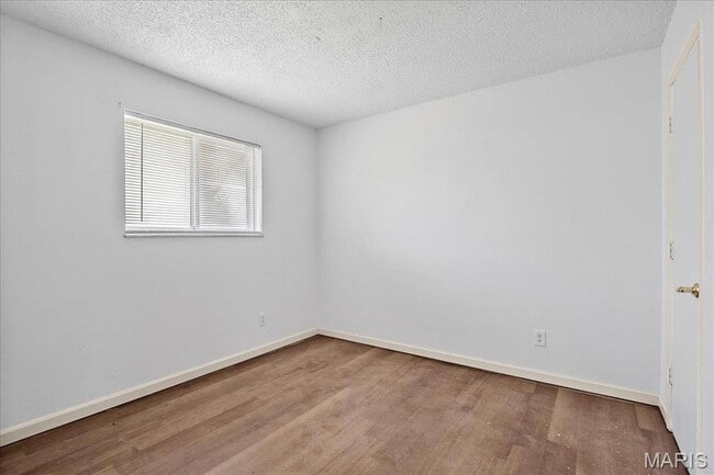 Building Photo - 807 Estate Dr