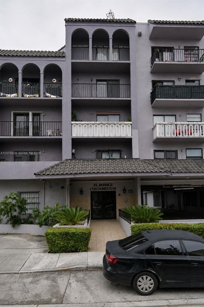 Building Photo - 777 SW 9th Ave