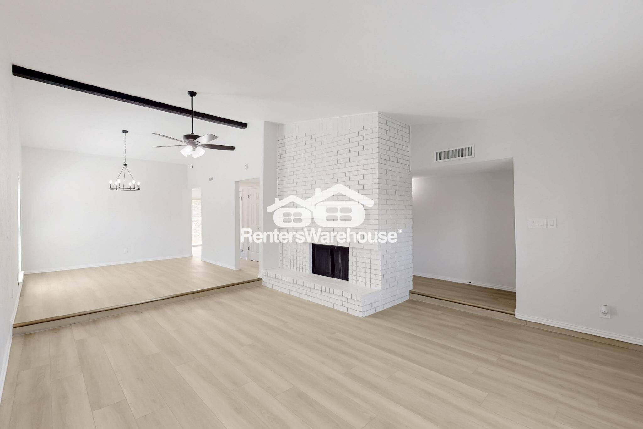 Building Photo - 6407 Green Oaks Dr