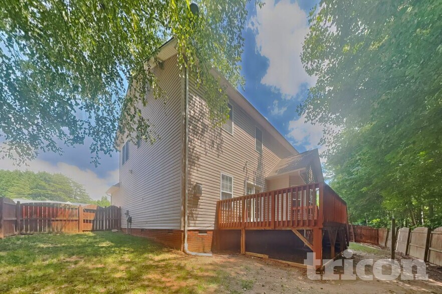 Building Photo - 212 Water Mill Rd