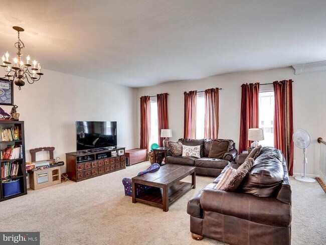 Building Photo - 8250 Red Carnation Ct