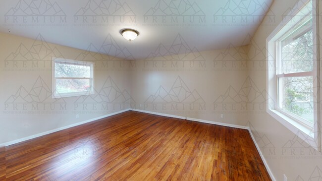 Building Photo - Cozy 2 bedroom 1 bath updated home!