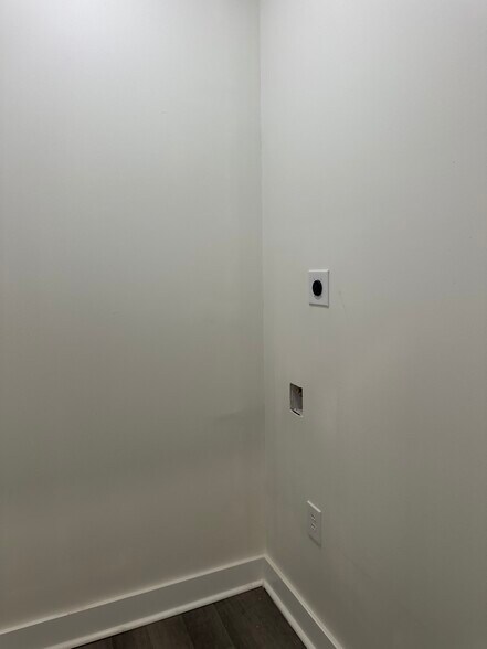 Building Photo - 81 Warren St