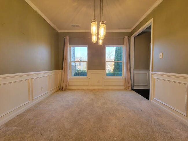 Building Photo - Large 2 story transitional in highly sough...