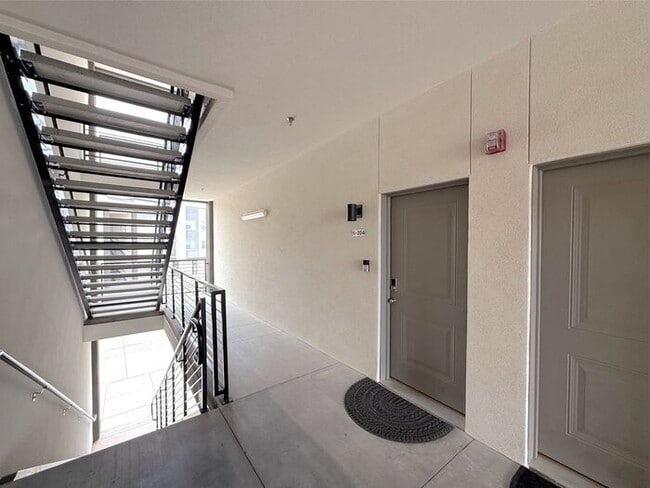 Building Photo - Desert Color Condo 3 bd, 2 bt, 1 Car Garage