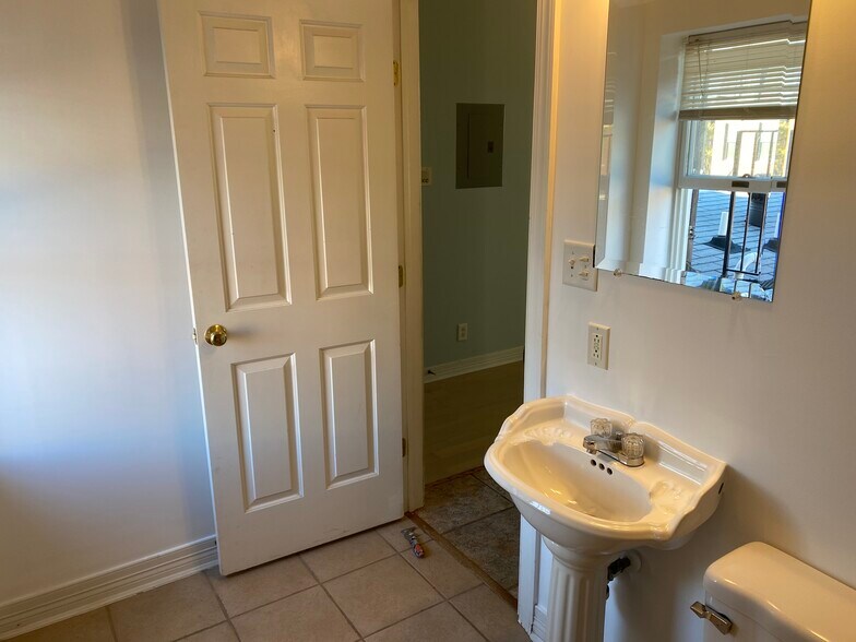 Building Photo - 19 S Broadway