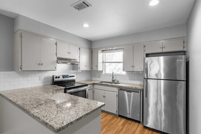 Building Photo - 2205 Lanier Dr