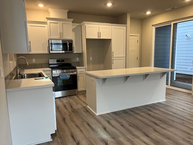 Building Photo - $500 off first month! 4 Bedroom 2.5 Bath Home McMinnville OR