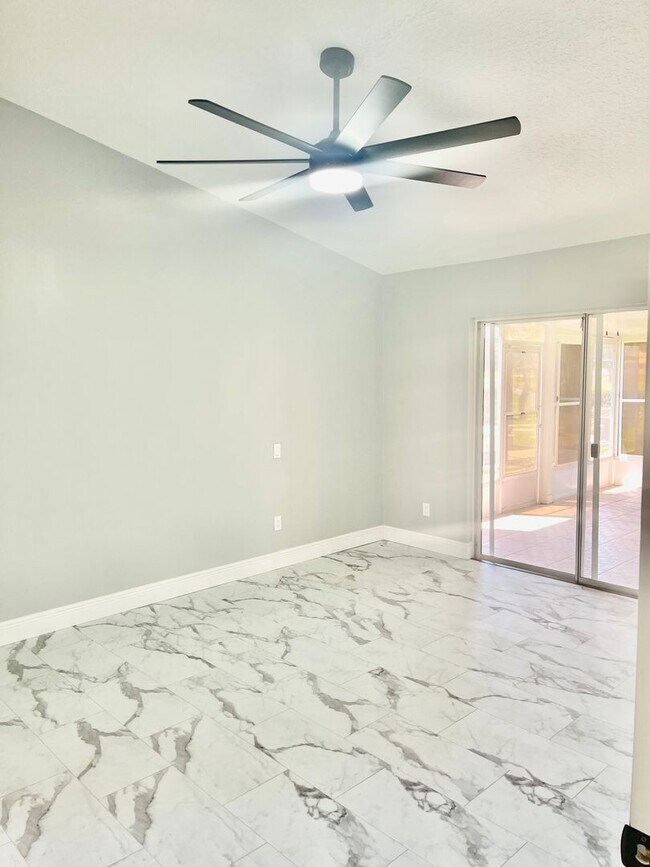 Building Photo - Ventura Luxury