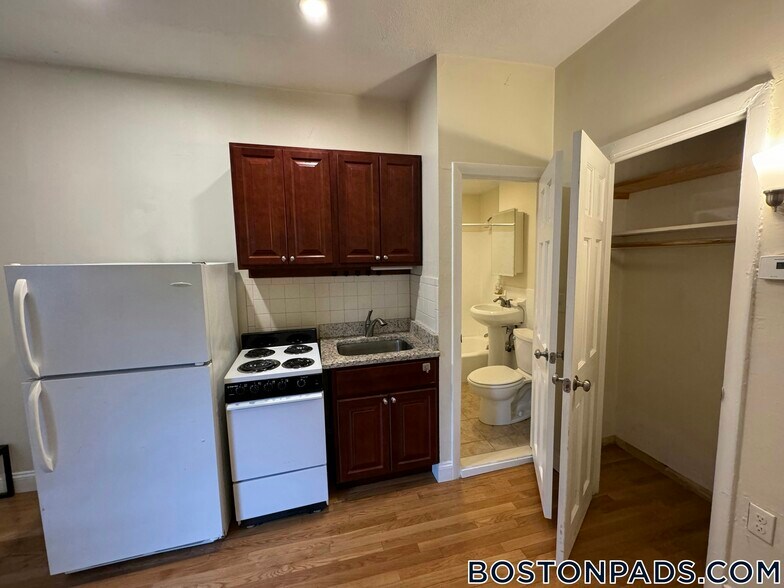 Building Photo - 49 S Huntington Ave