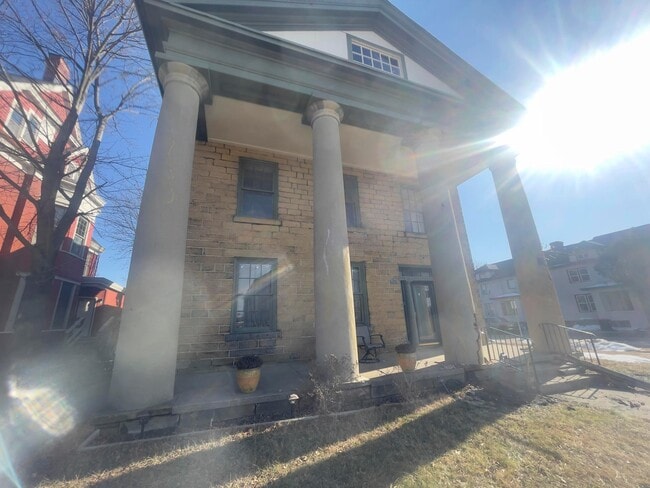 Building Photo - 166 Hudson Ave