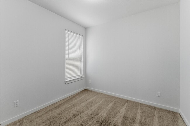 Building Photo - 305 Evans Dr