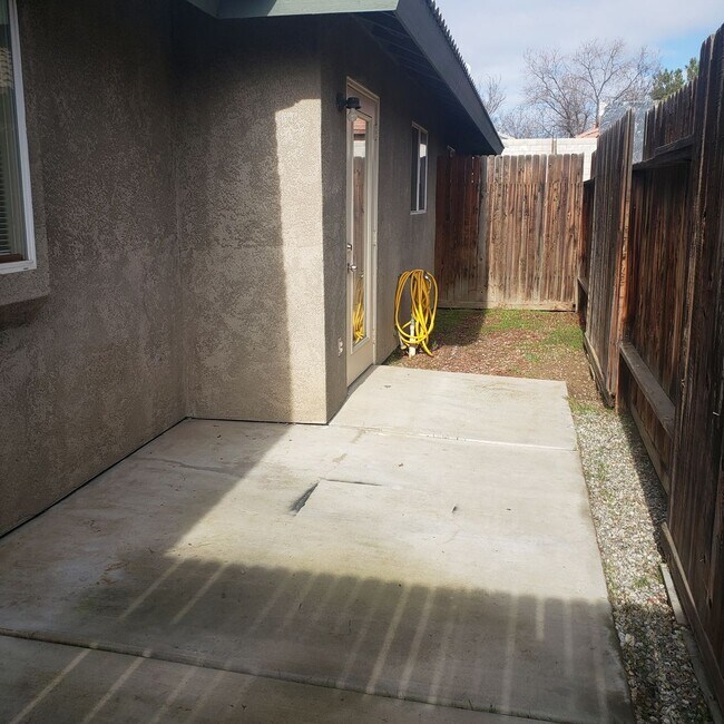 Building Photo - 722 Spring Meadow Ct