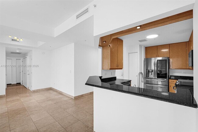 Building Photo - 801 Brickell Key Blvd
