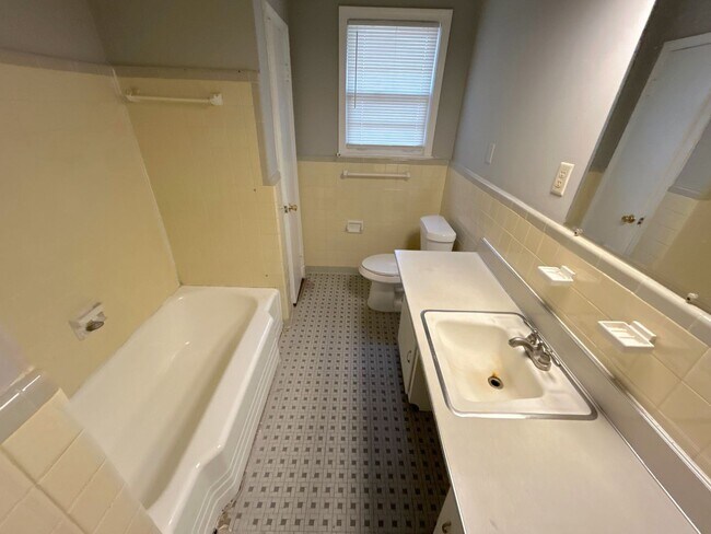 Building Photo - 4322 Rhodes Ave