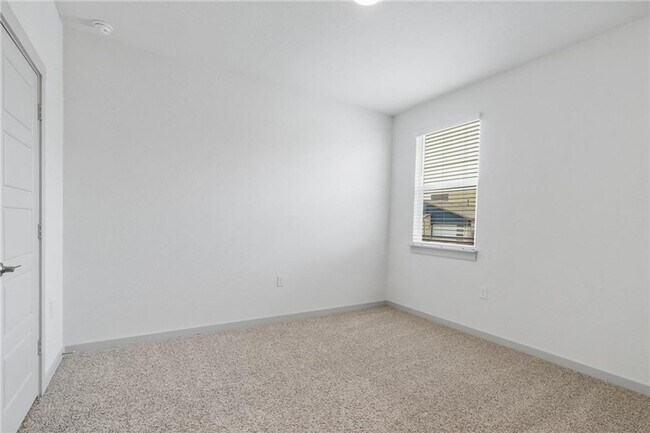 Building Photo - Gorgeous home available August 1!