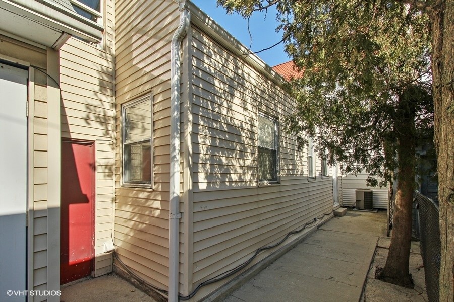 Building Photo - 2915 Hamlin N Ave