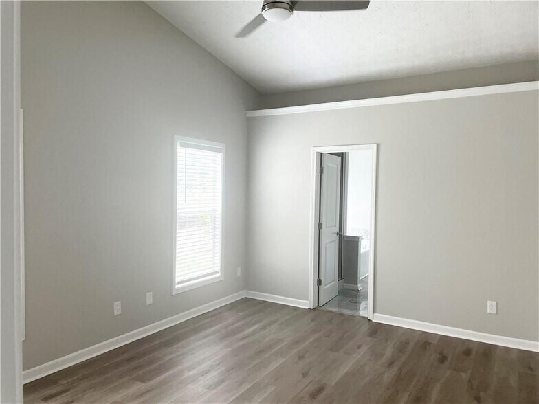 Building Photo - 2715 Sterling Creek Pointe